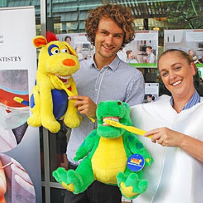 Fifth year dental student Brett Steele and Senior Dental Assistant Julie Davidson outside 澳门七星图's new dental clinic at the Ipswich campus